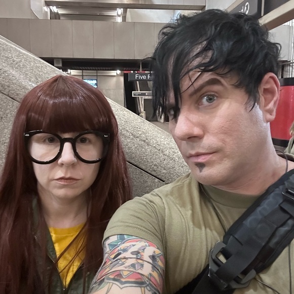 Green Hanger ATL - Come Check Out Our Stuff - Picture 6 of 7